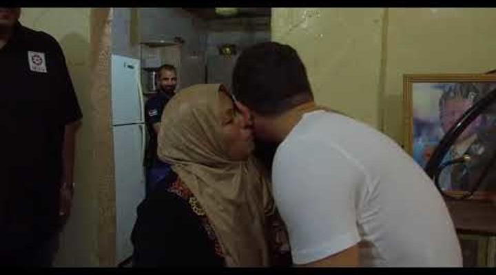 Embedded thumbnail for سمو الأمير الحسين يفاجئ شباب مبادرة &amp;quot;حقق&amp;quot; أثناء تنفيذهم عملا تطوعيا لترميم منزل في العقبة